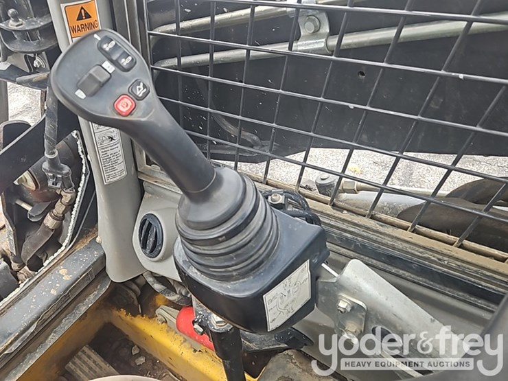 2020-new-holland-c345-image-33