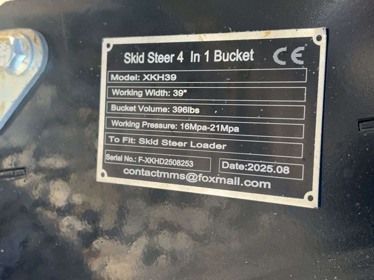 mini-skid-steer-4-in-1-bucket-image-5