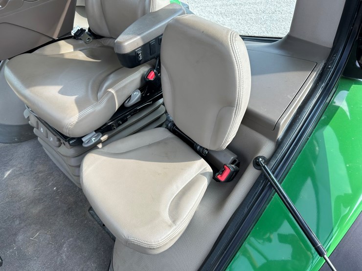 2014-john-deere-8270r-image-31