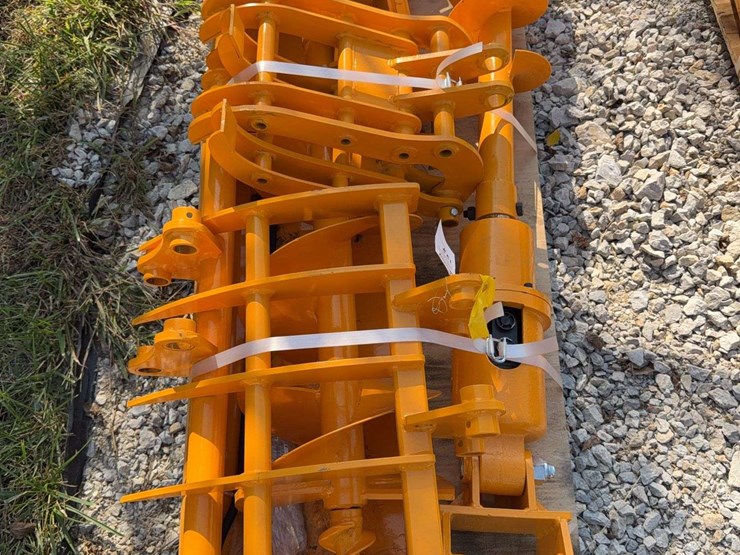 mini-excavator-attachment-set-(8-piece-kit)-image-2