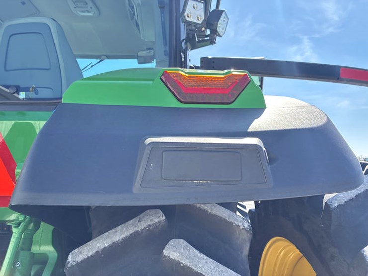 2023-john-deere-8r-370-image-22