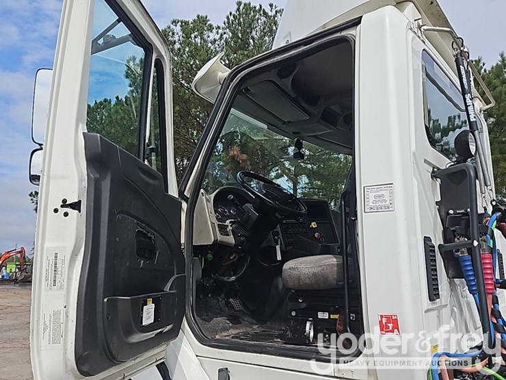 2017-international-8600-image-45