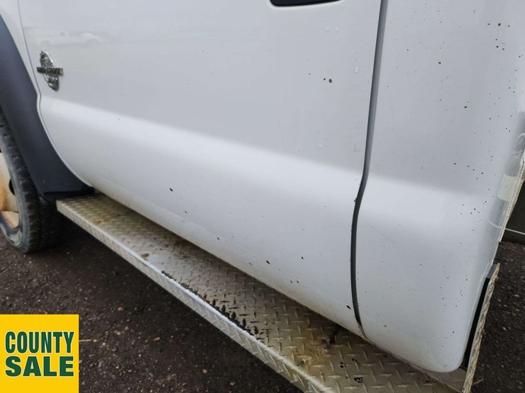 2013-ford-f550-image-38