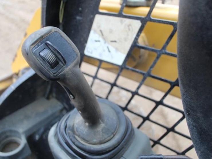 2016-caterpillar-226d-image-11