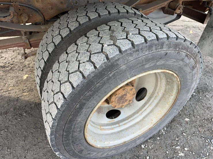 2011-ford-f550-xl-image-10