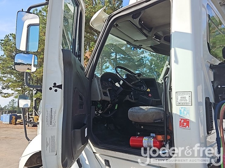 2017-international-8600-image-34