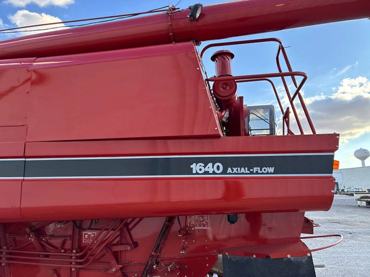 1992-case-ih-1640-image-18