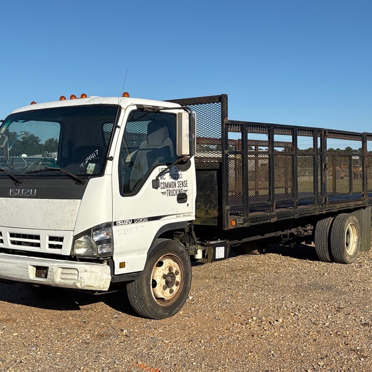 #24417 • 2007 ISUZA NQR FLATBED TRUCK