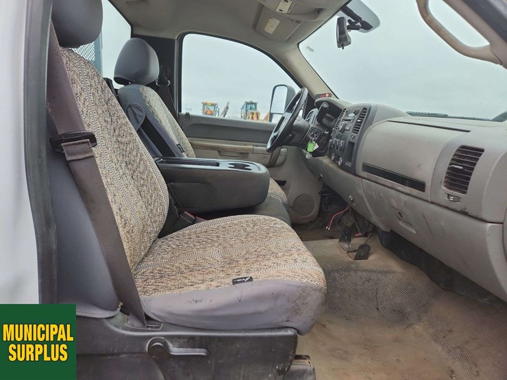 2013-chevrolet-silverado-3500hd-image-18