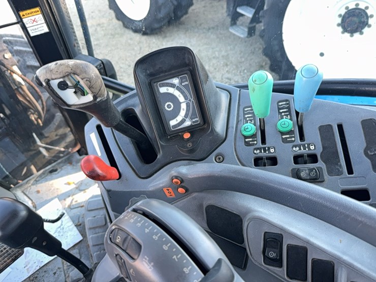 new-holland-t6070-image-65