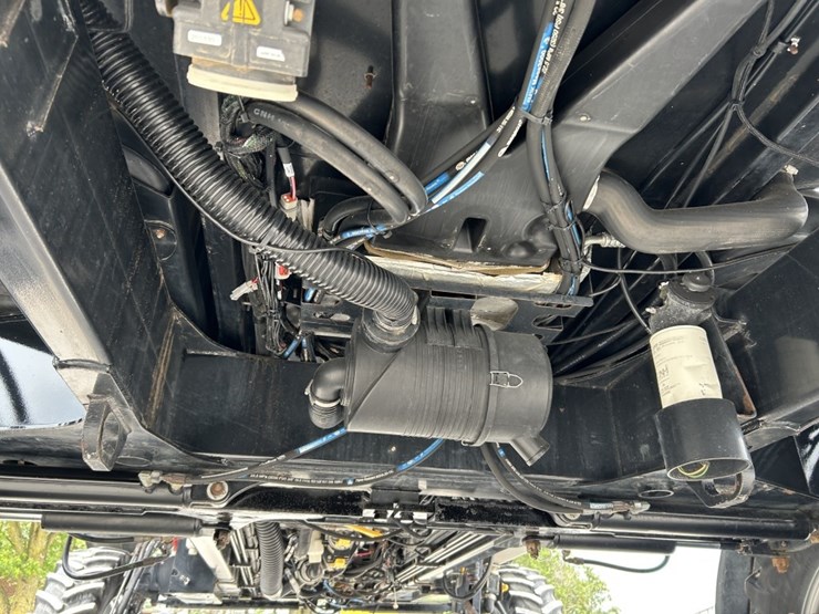 2014-case-ih-3200b-image-77