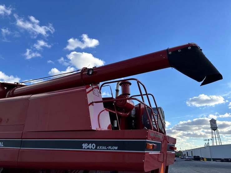 1992-case-ih-1640-image-17