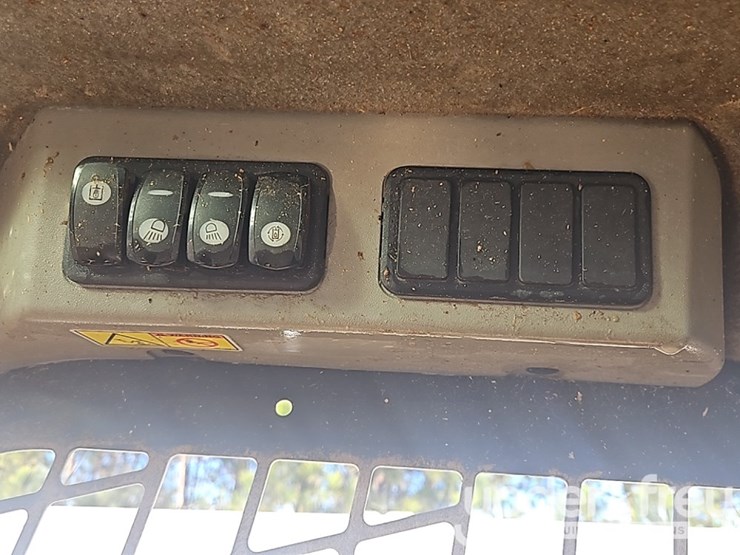 2019-caterpillar-257d-image-33