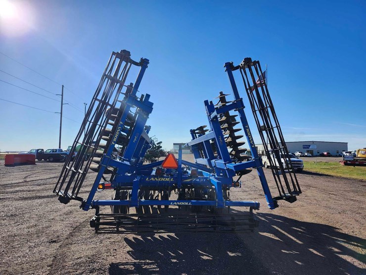 2013-landoll-7431-23-image-7