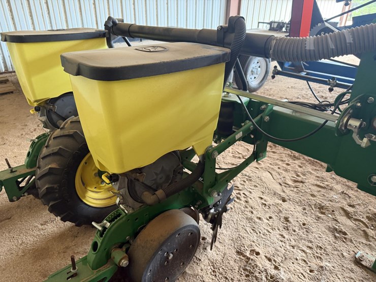 2021-john-deere-1725-image-20