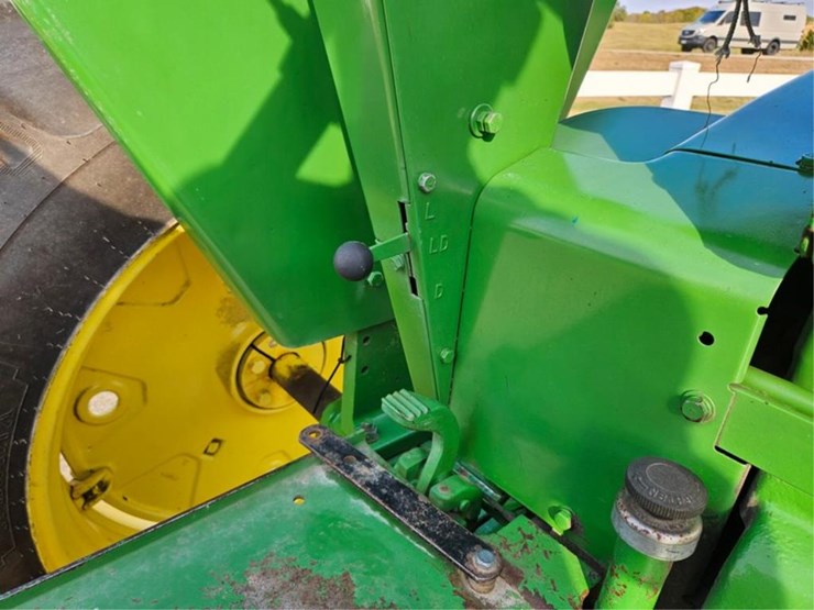 john-deere-2520-image-27