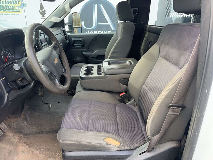 2015-chevrolet-3500hd-image-22