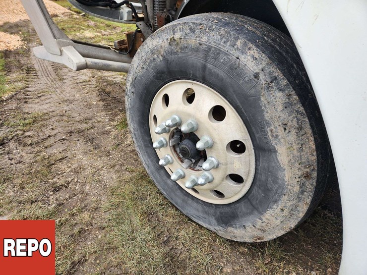 2002-freightliner-columbia-120-image-13