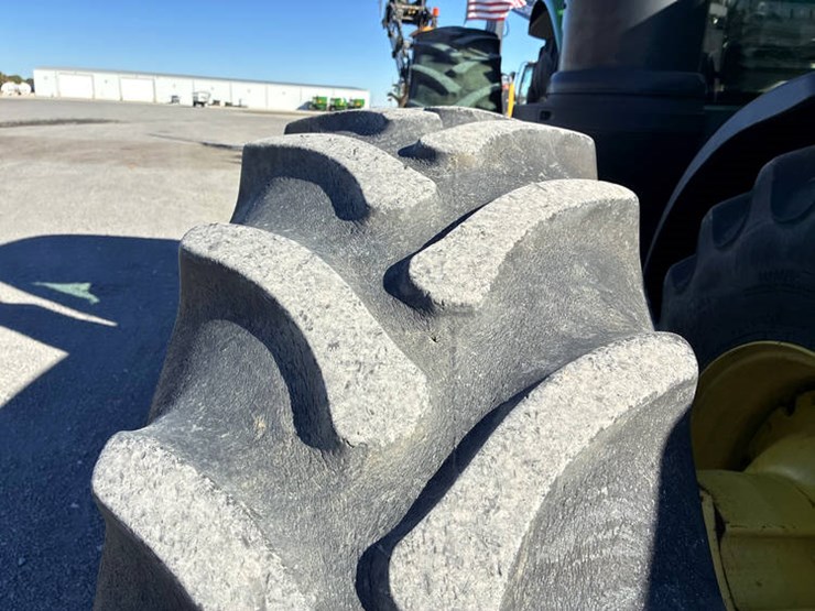 2015-john-deere-8295r-image-28