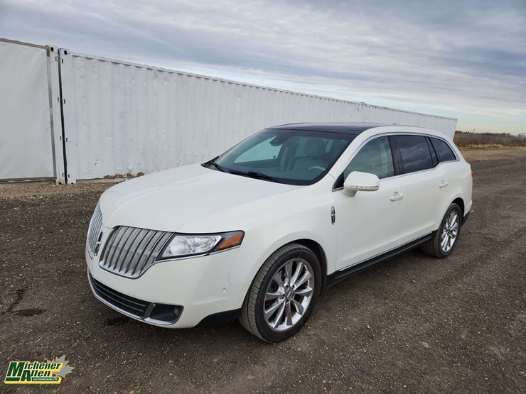 2012-lincoln-mkt-image-1