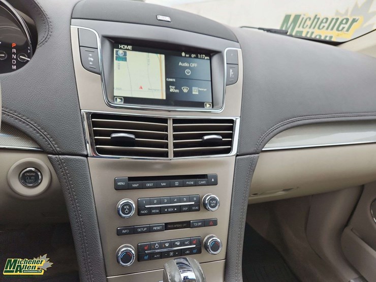 2012-lincoln-mkt-image-13