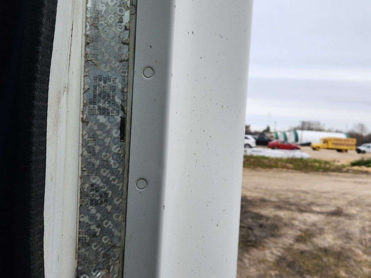 2002-freightliner-columbia-120-image-25