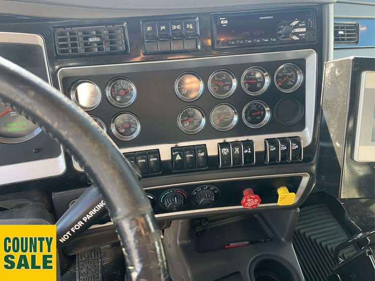 2016-kenworth-t800-image-14