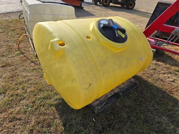 #3021-•-300-gallon-spray-tank-image-3