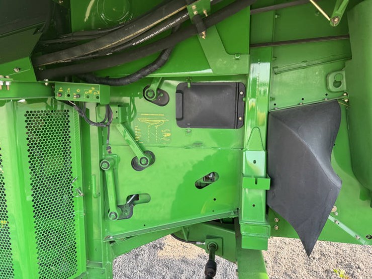 2005-john-deere-9560-sts-image-55