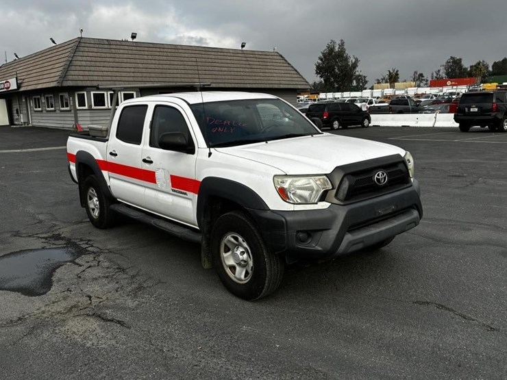 2013-toyota-tacoma-image-2