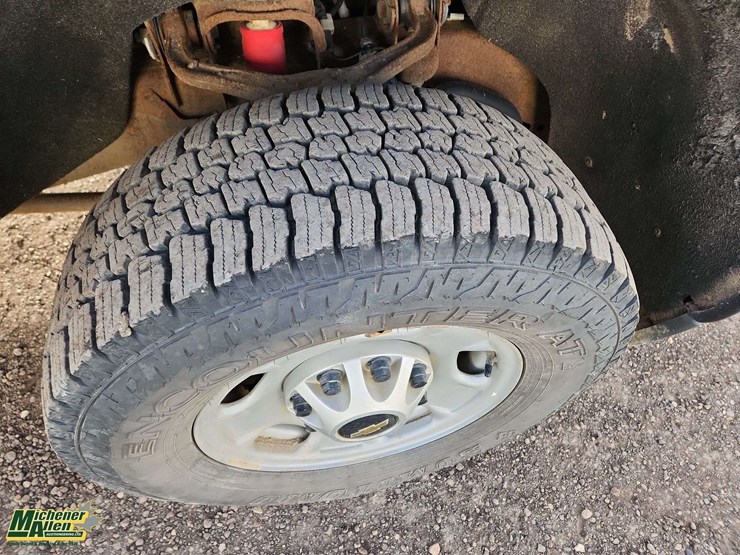 2020-chevrolet-silverado-2500hd-image-32