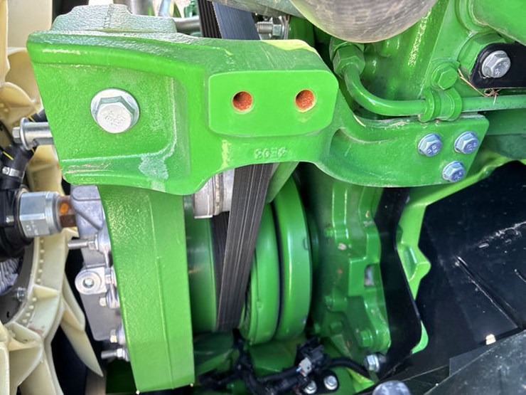 2023-john-deere-8r-370-image-42