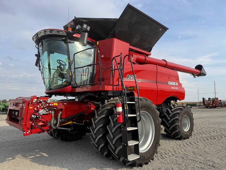 2023-case-ih-8250-image-1