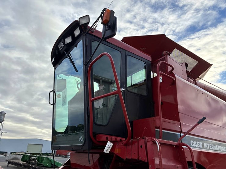 1990-case-ih-1660-image-23