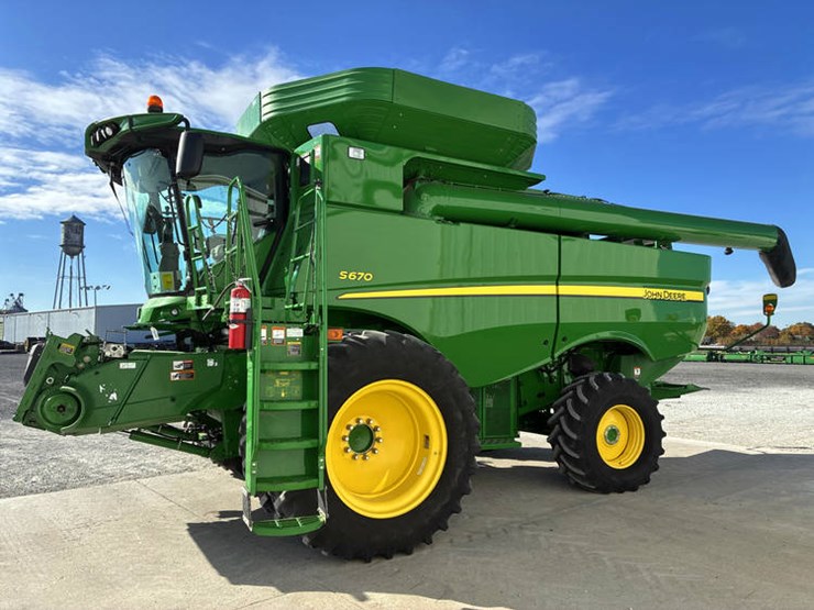 2013-john-deere-s670-image-10