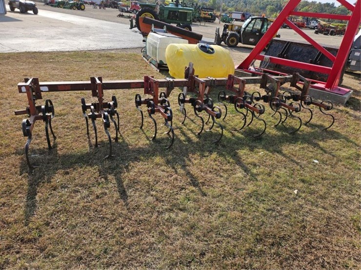 #3020-•-3pt-6-row-vibra-shank-cultivator-image-4