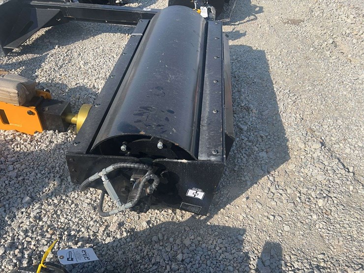 skid-steer-vibratory-roller-image-4