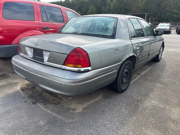 #5009-•-2003-ford-crown-victoria-|-for-parts/repairs-image-3