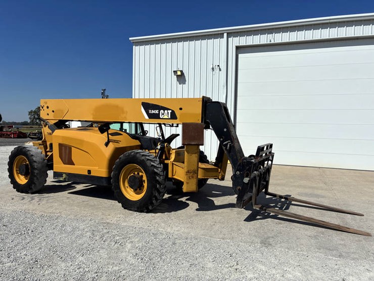 2015-caterpillar-tl943c-image-1