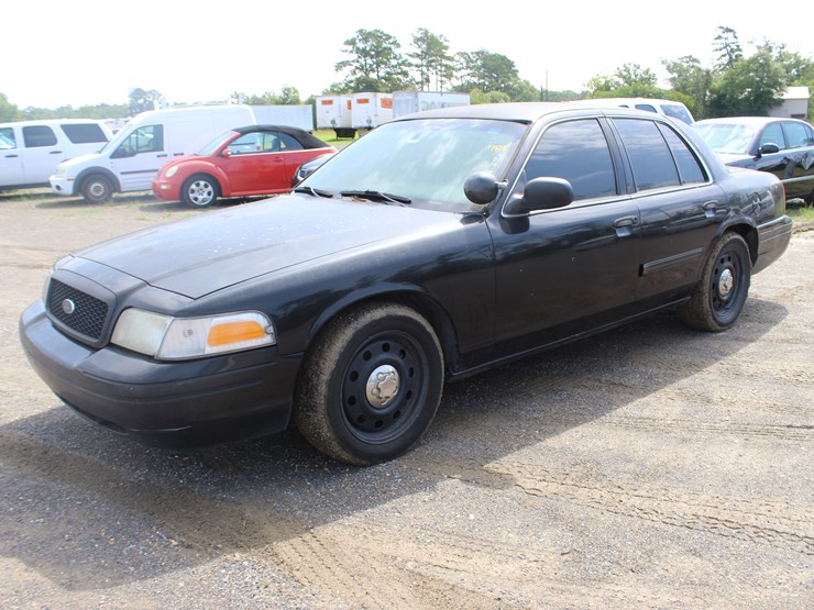 #21598-•-2009-ford-crown-victoria-sedan-image-4