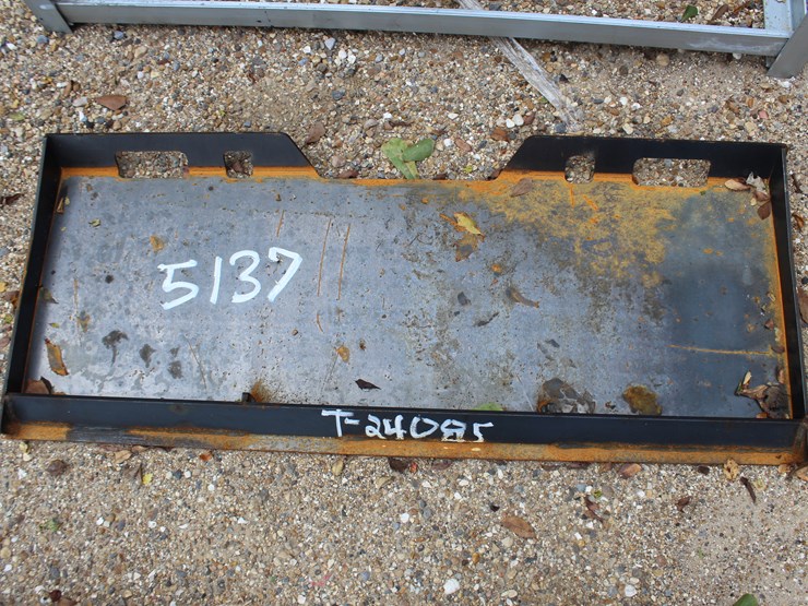 #5137-•-2025-wolverine-3/8-inch-attach-mount-plate-image-1