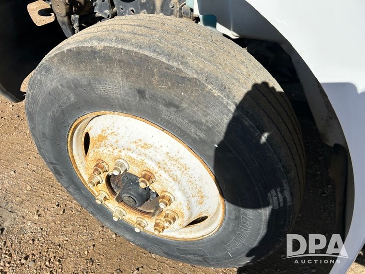 2005-ihc-4400-dry-tender-truck-(cp1274,-unit-ag706)-image-18