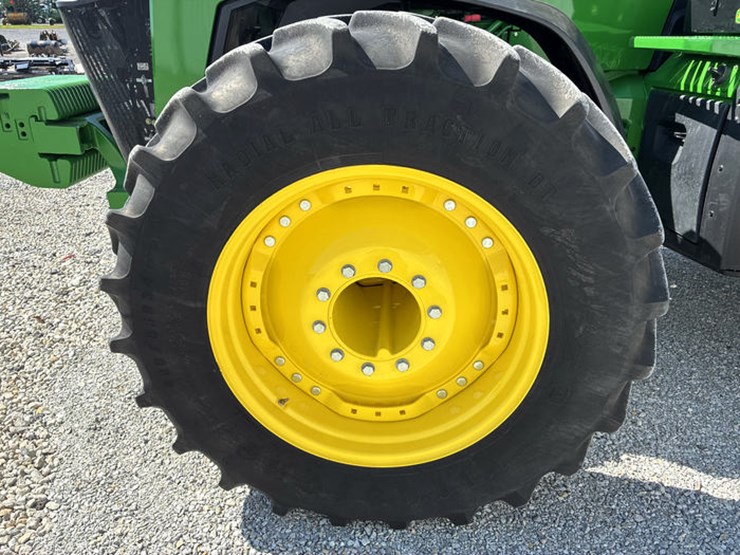 2023-john-deere-8r-370-image-45