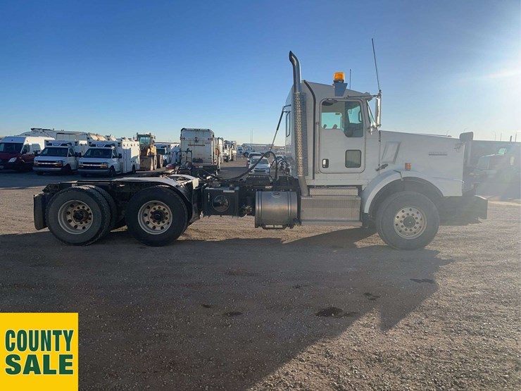 2016-kenworth-t800-image-5