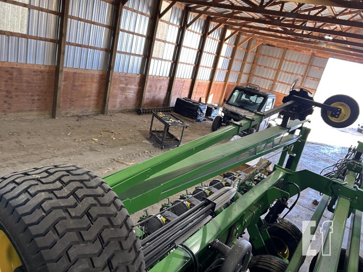 2014-john-deere-db60-image-34