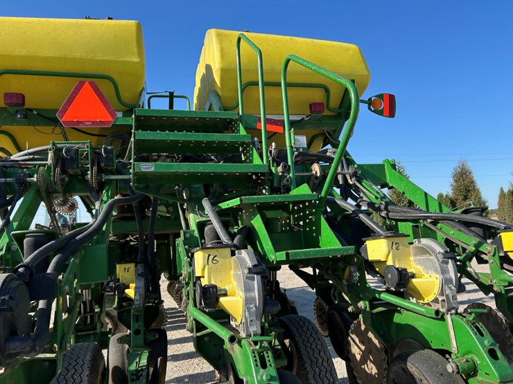 2004-john-deere-1790-image-34