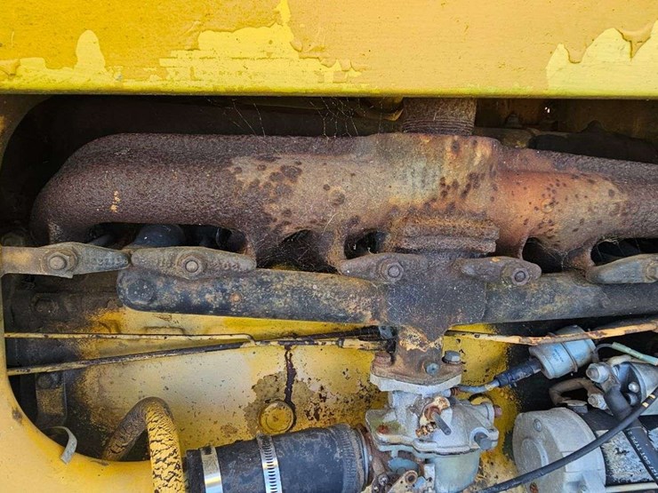 white-2-78-industrial-tractor-image-26