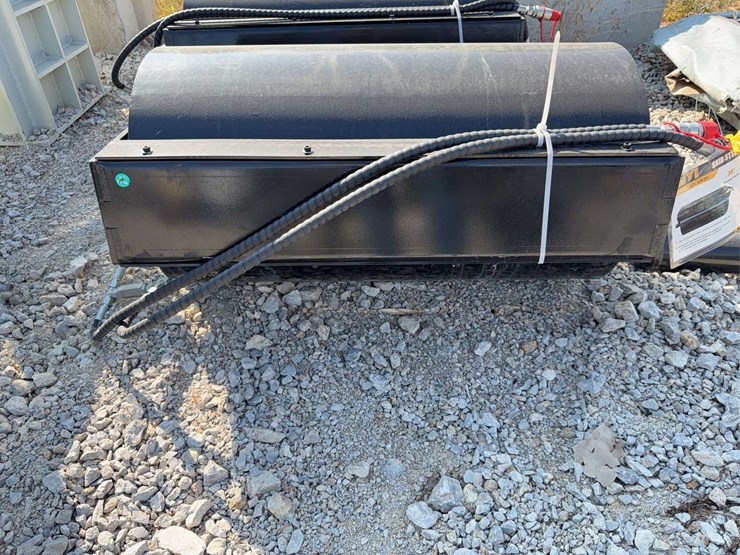 giyi-skid-steer-vibratory-roller-image-2