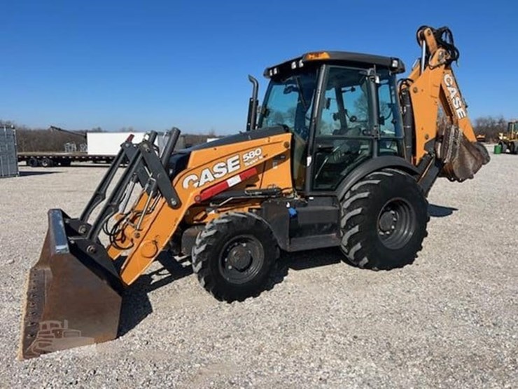 2017-case-580sn-image-1