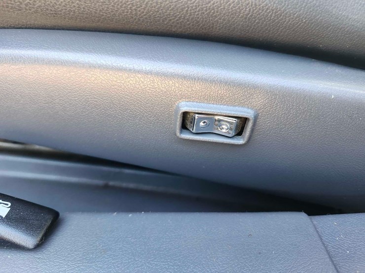 1990-chrysler-new-yorker-fifth-avenue-image-33